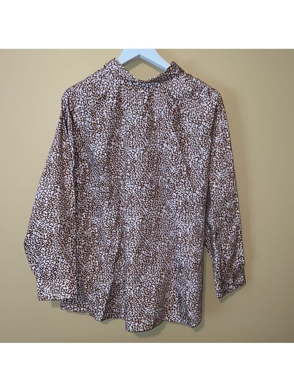 LANDS END plus size women’s button up shirt. 26W. Excellent condition - Picture 2 of 9